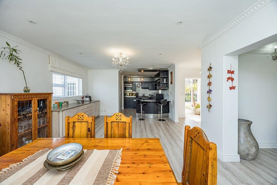4 Bedroom Property for Sale in Flamingo Vlei Western Cape